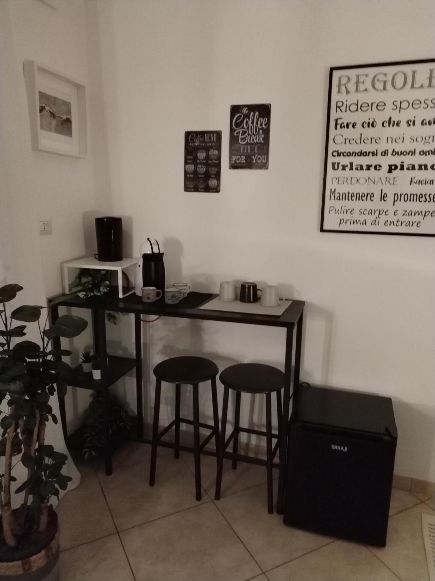 Al Mare 22 Hotel Bari Bagian luar foto