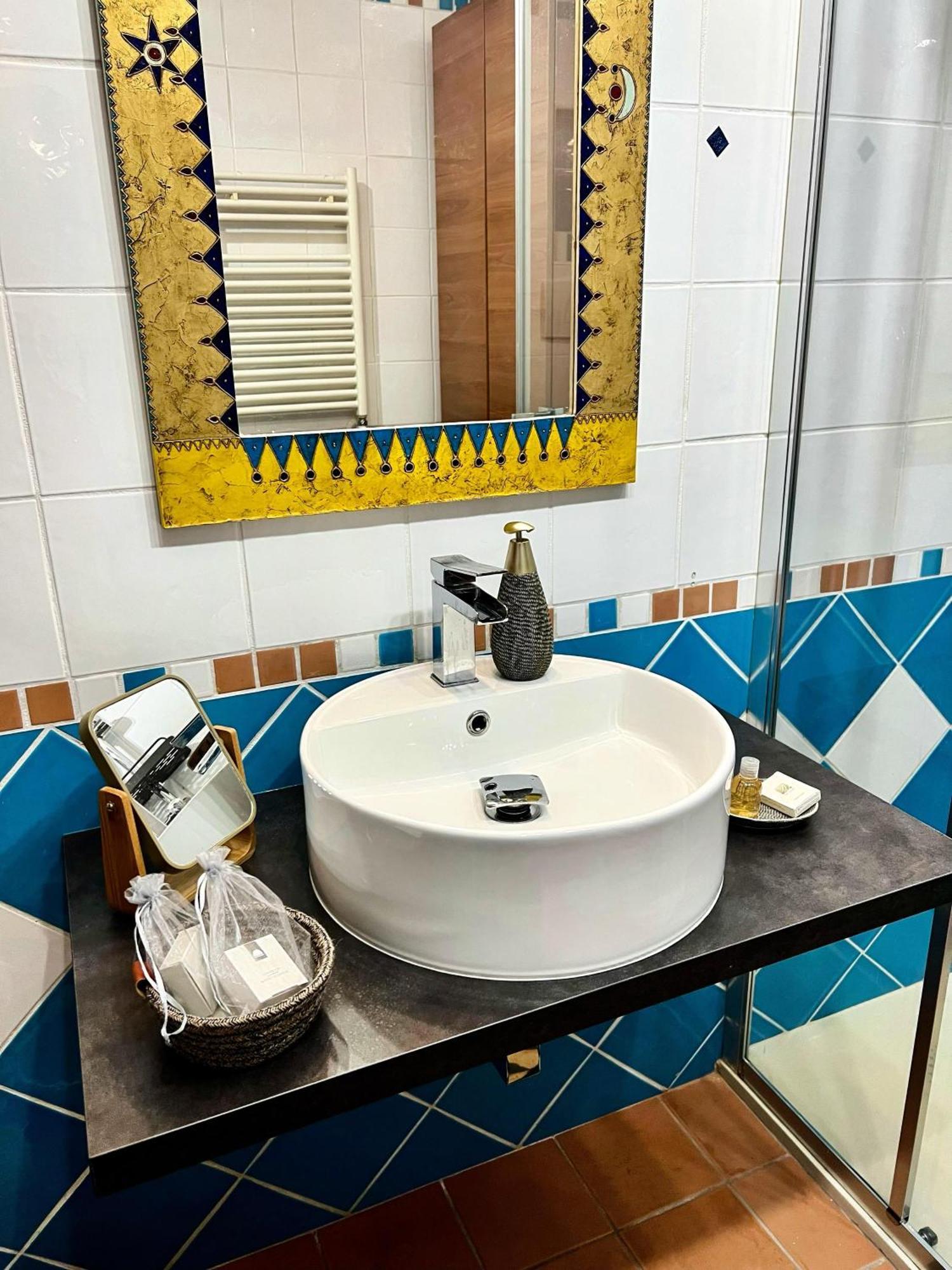 Al Mare 22 Hotel Bari Bagian luar foto